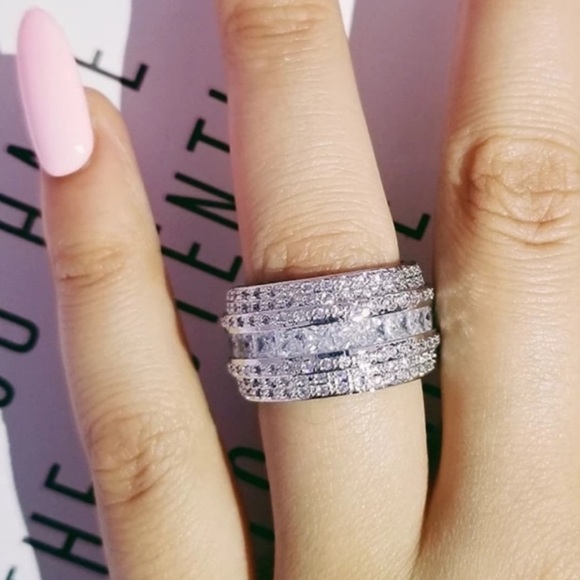 NEW 925 STERLING SILVER BAND DIAMOND RING, CUTE RING, SHINY RING. - Picture 2 of 5